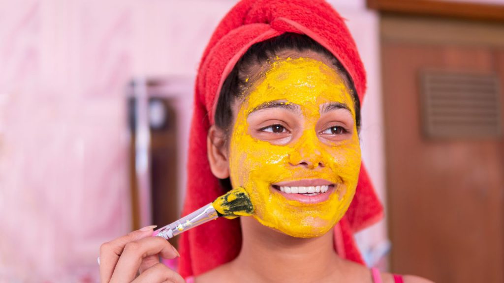 Yoghurt and Turmeric Mask